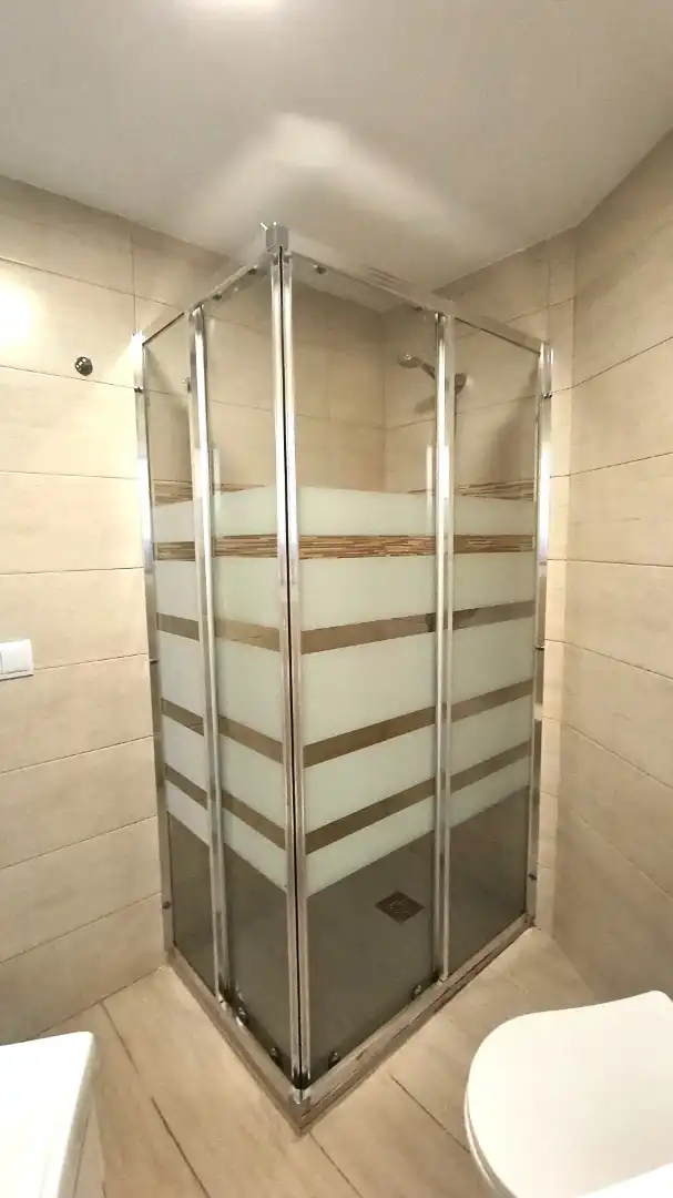 Badezimmer von Wohnung zur Miete in Madrid mit Klimaanlage, Heizung und Möbliert
