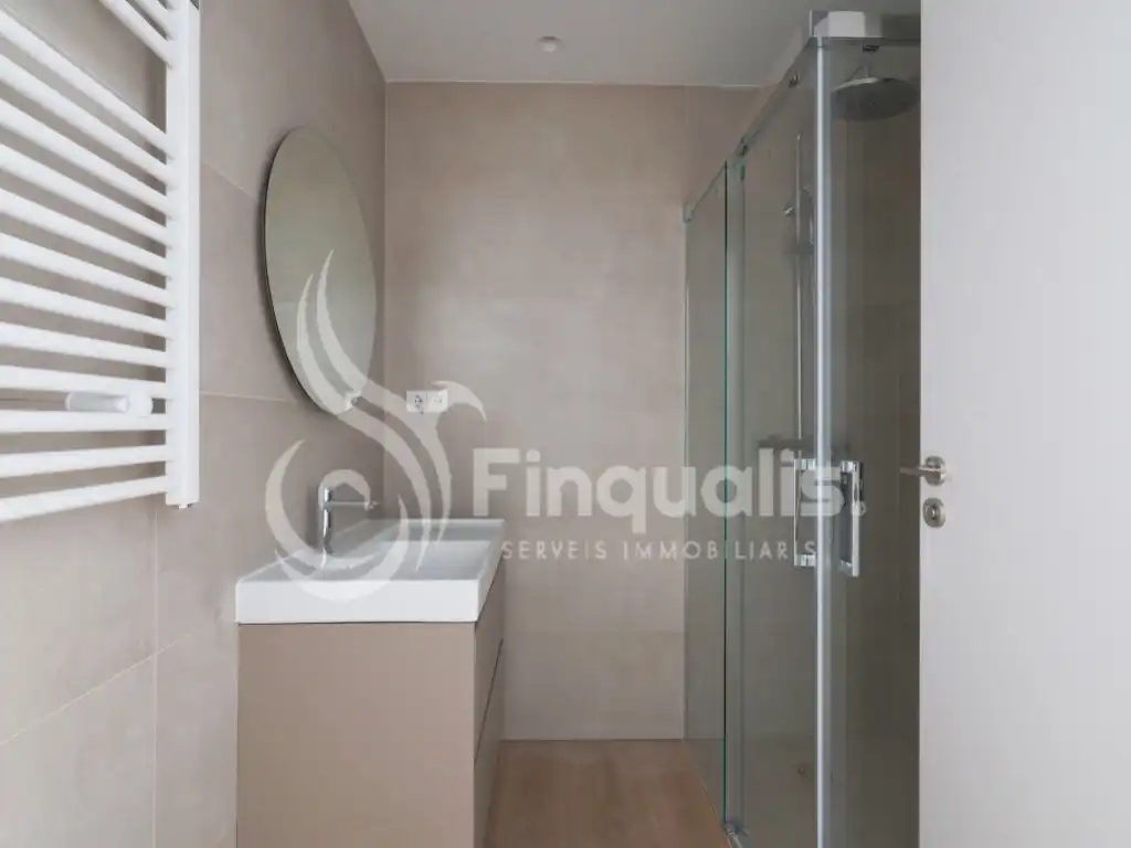 Baño de Piso en venta en Santa Eulàlia de Ronçana con Aire acondicionado