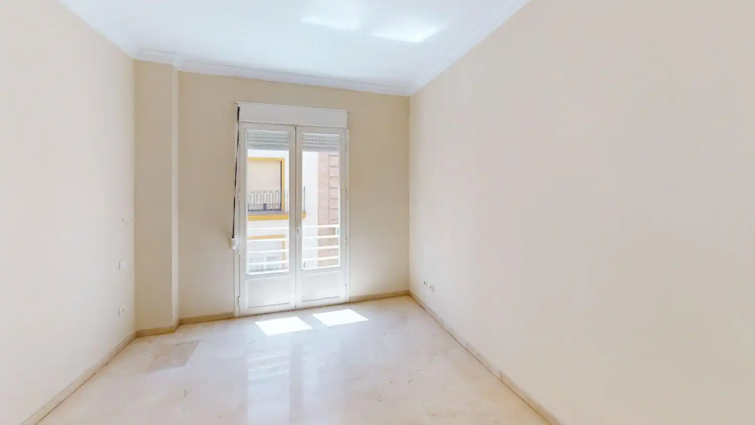 Bedroom of Flat for rent in Sevilla  with Air Conditioner, Heating and Storage room