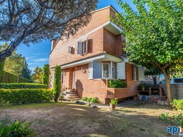 Casa amb balcó en venda a Califòrnia - Santa Madrona