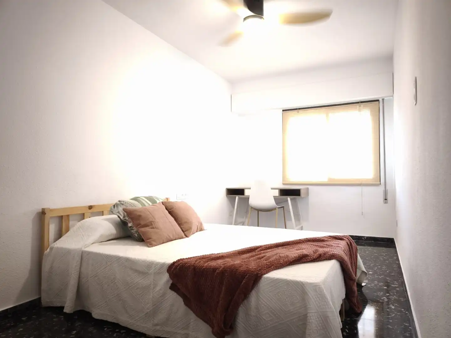 Schlafzimmer von Wohnung zur Miete in Valencia mit Klimaanlage, Möbliert und Balkon