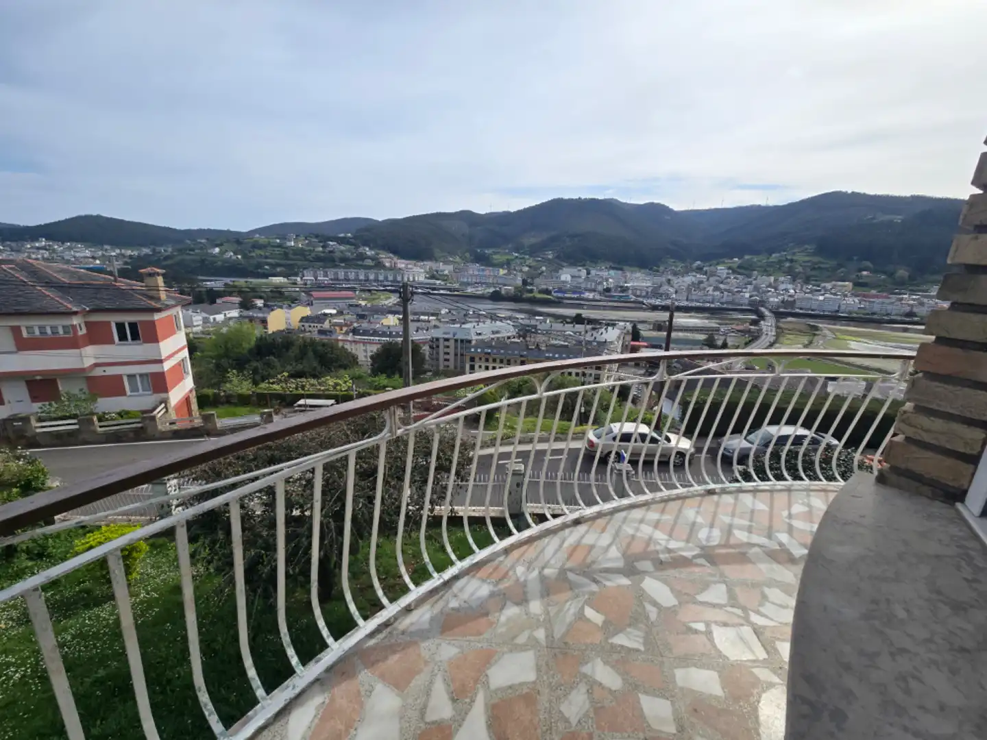 Terrassa de Casa o xalet en venda en Viveiro amb Calefacció, Jardí privat i Parquet