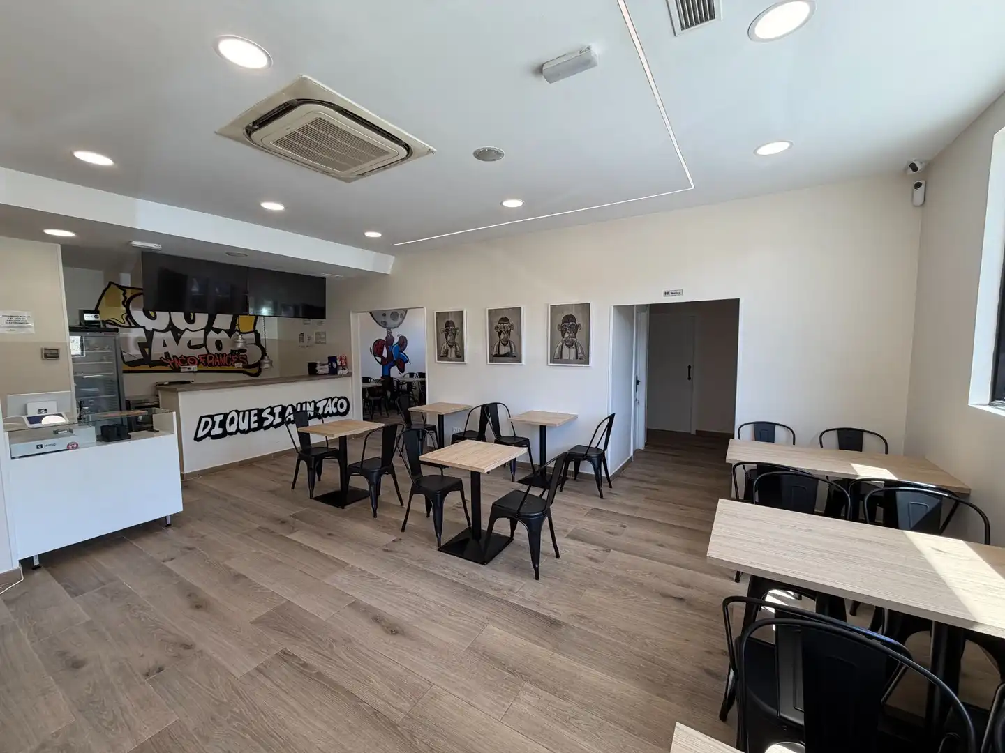 Comedor de Local en traspaso en Fuenlabrada con Aire acondicionado