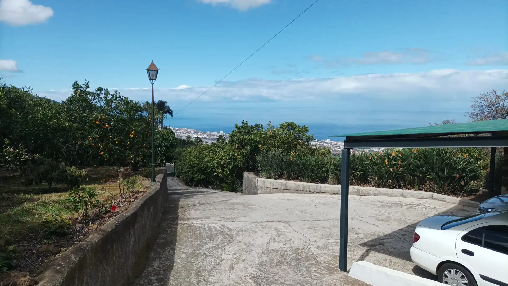 Vista exterior de Casa o xalet en venda en La Orotava amb Jardí privat, Terrassa i Moblat