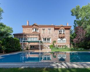 Jardí de Casa o xalet en venda en Pozuelo de Alarcón amb Aire condicionat i Piscina