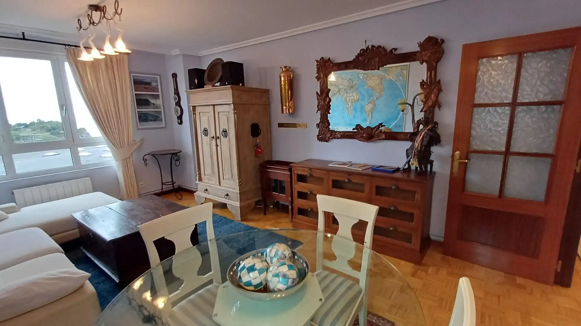 Sala d'estar de Pis en venda en Castro-Urdiales amb Calefacció i Moblat