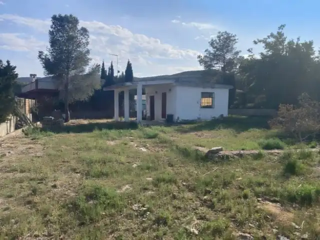 Country house with terrace for sale in Calle Paridera