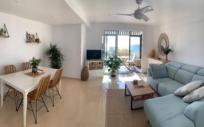 Sala d'estar de Pis en venda en Benidorm amb Aire condicionat i Terrassa