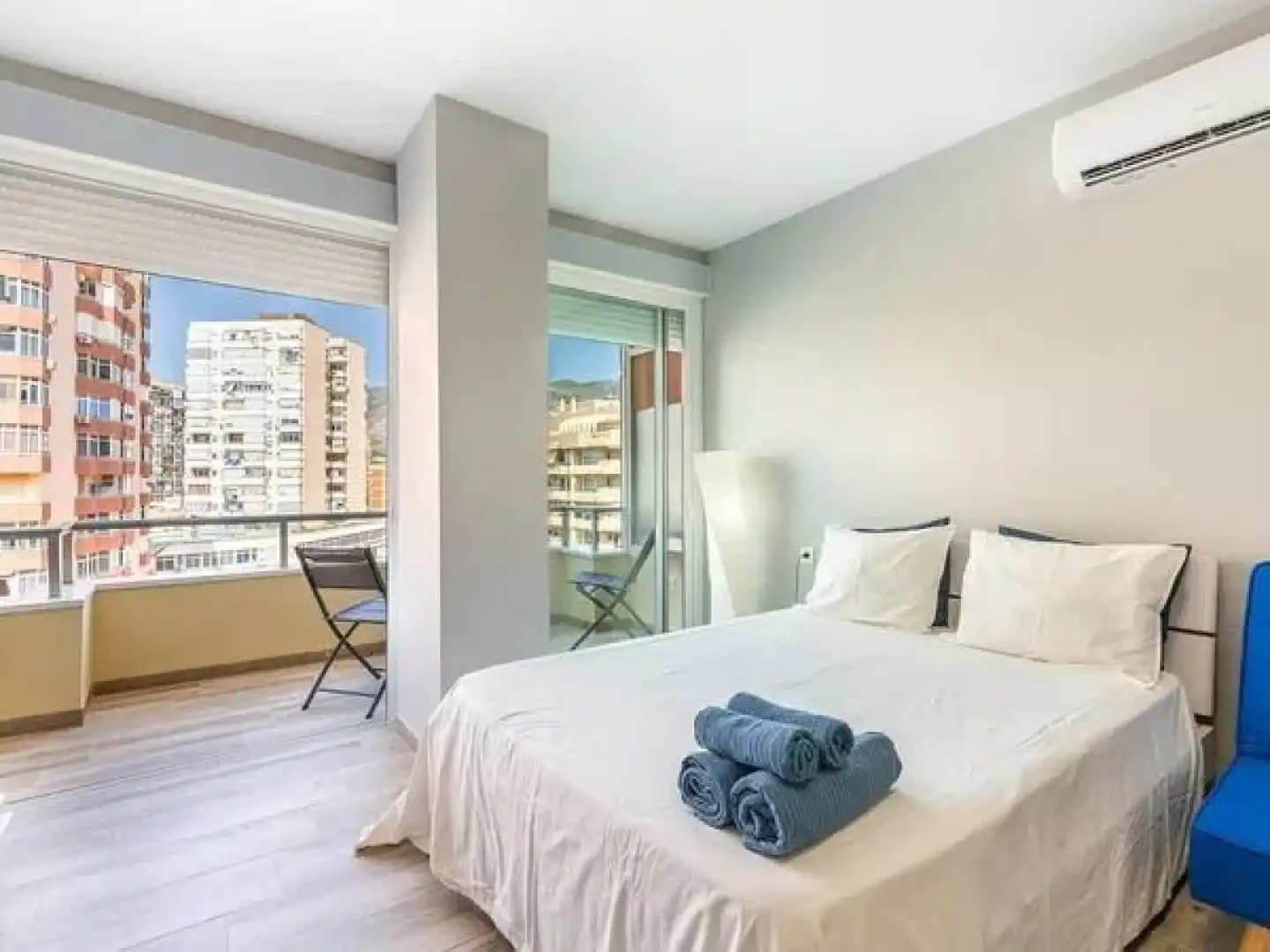 Studio with lift to rent in Centro