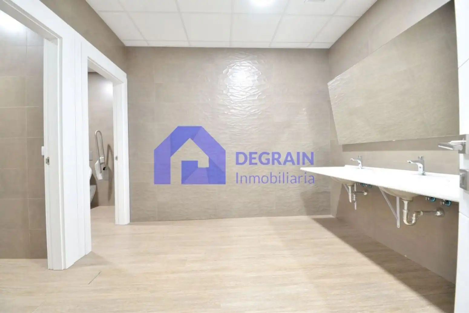 Baño de Oficina de alquiler en Oviedo 