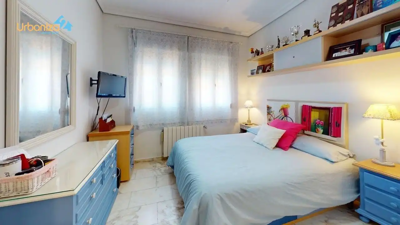 Habitación de Casa o chalet en venta en Badajoz con Aire acondicionado, Jardín privado y Terraza