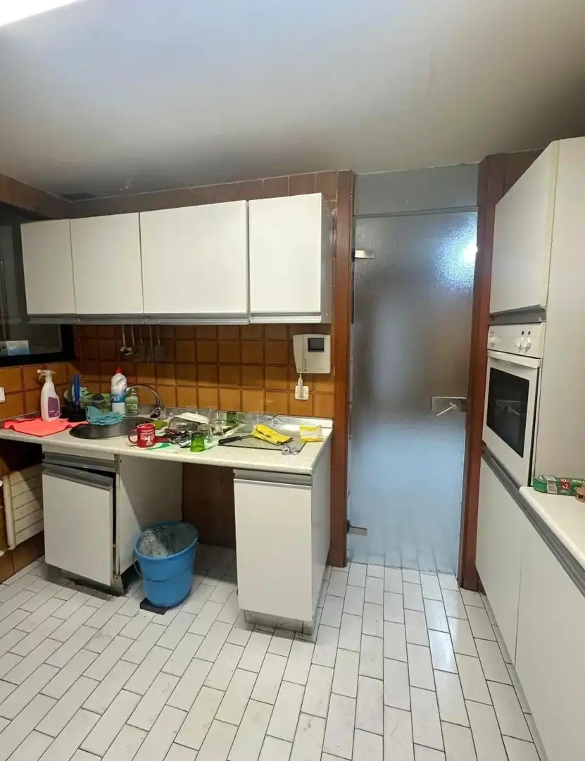 Cuina de Pis en venda en León Capital  amb Calefacció, Parquet i Terrassa
