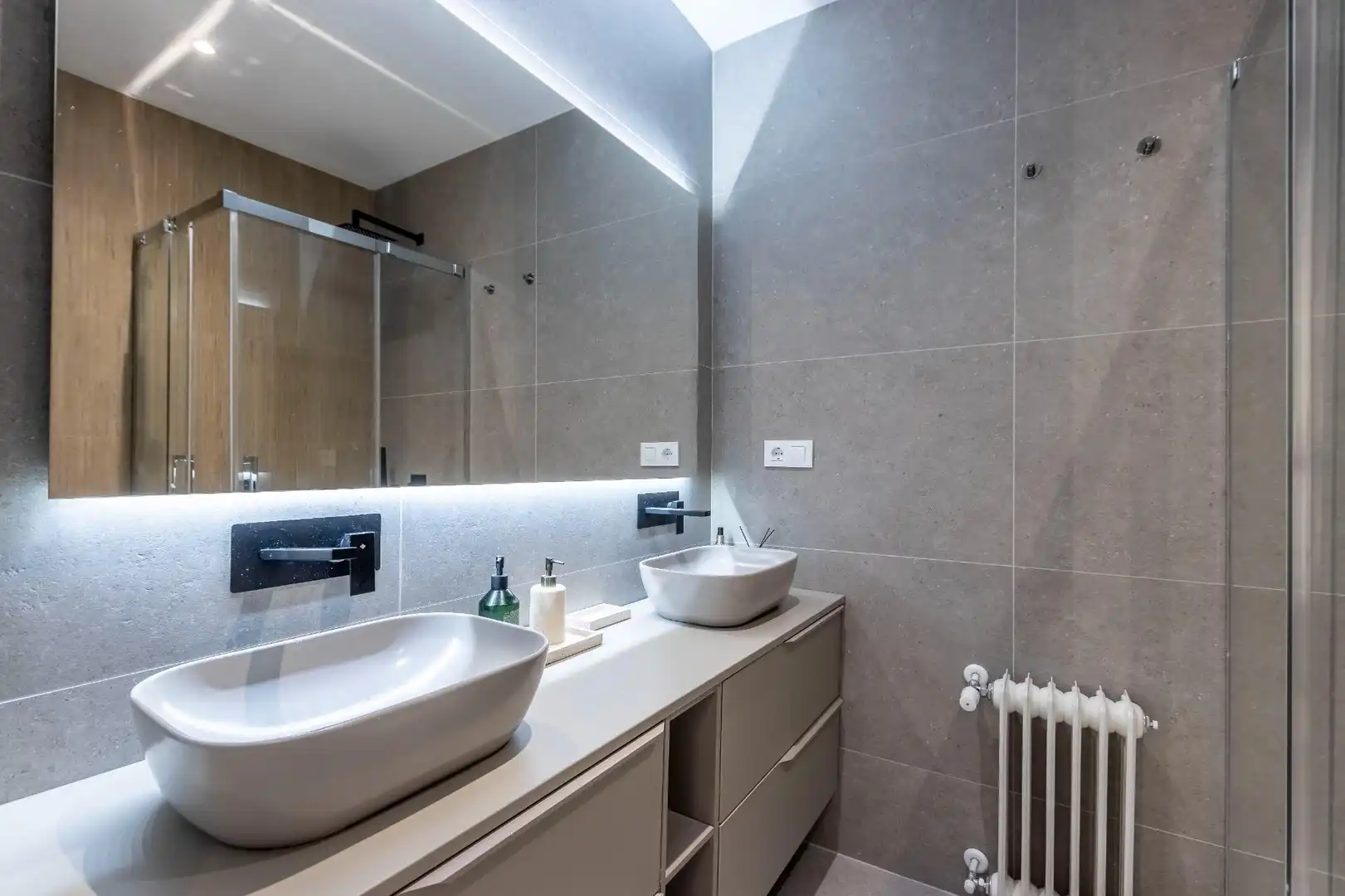 Baño de Apartamento de alquiler en Madrid con Aire acondicionado, Calefacción y Amueblado