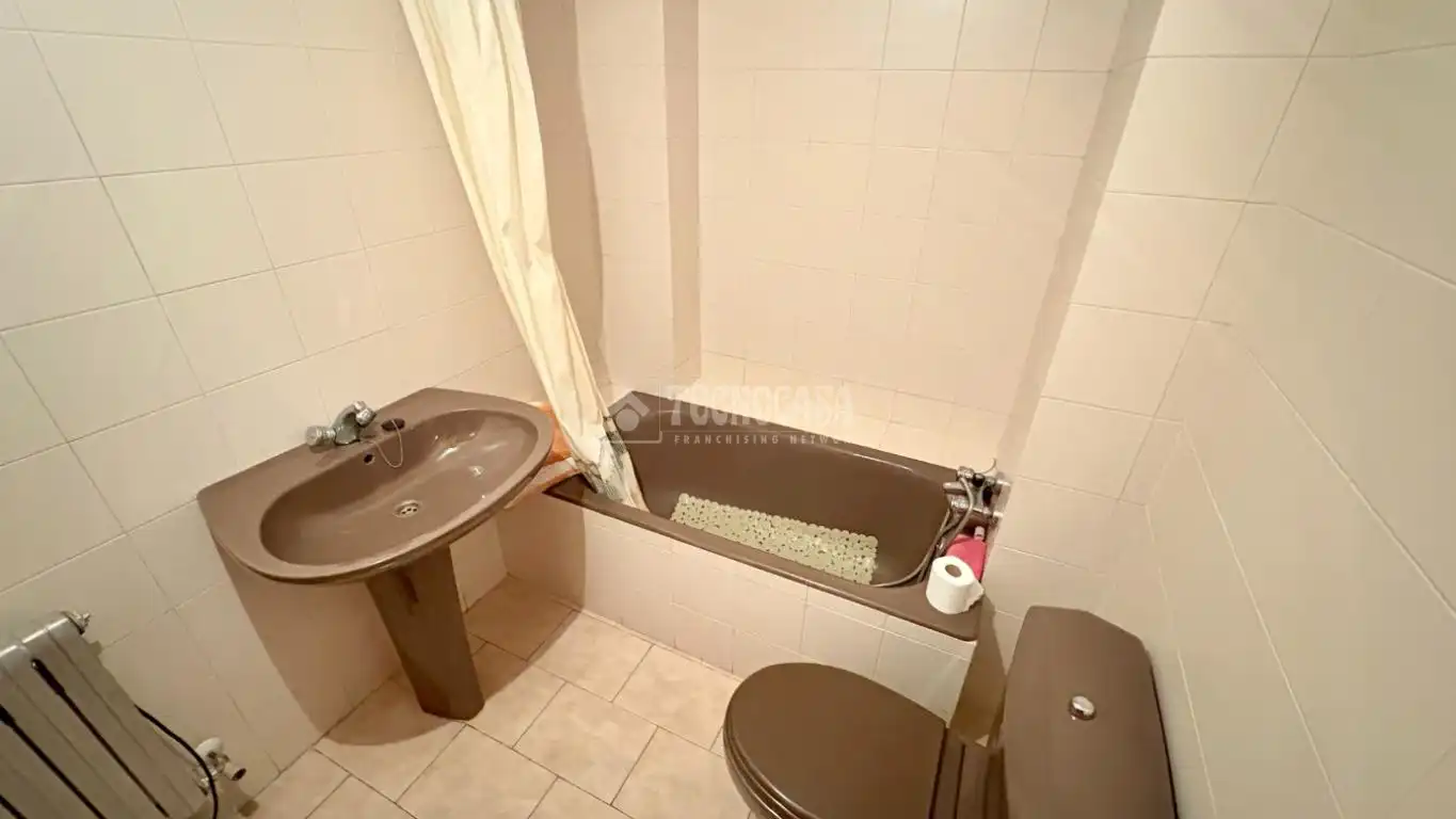 Baño de Piso en venta en Zaragoza con Calefacción, Terraza y Trastero