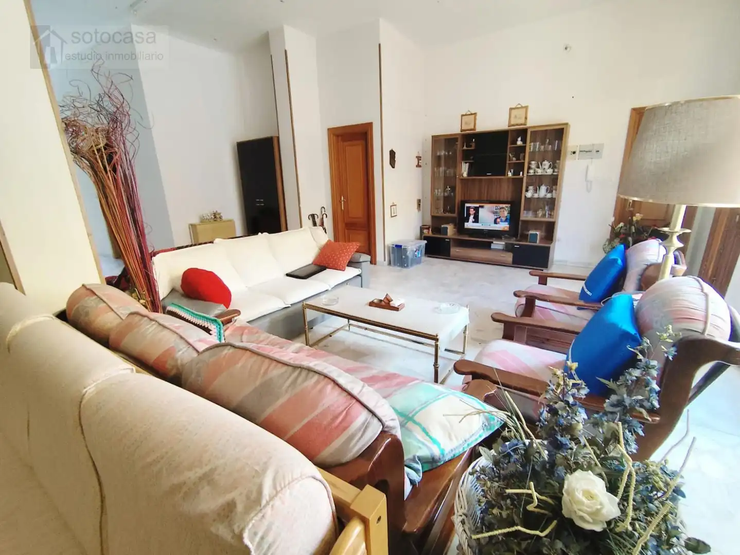 Wohnzimmer von Geschaftsraum zum Verkauf in Cigales mit Möbliert