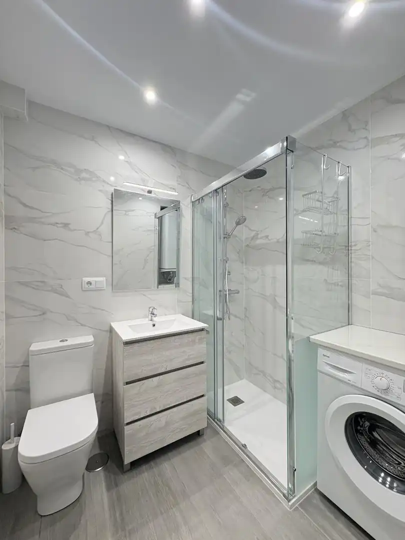Baño de Planta baja de alquiler en Madrid con Aire acondicionado y Calefacción
