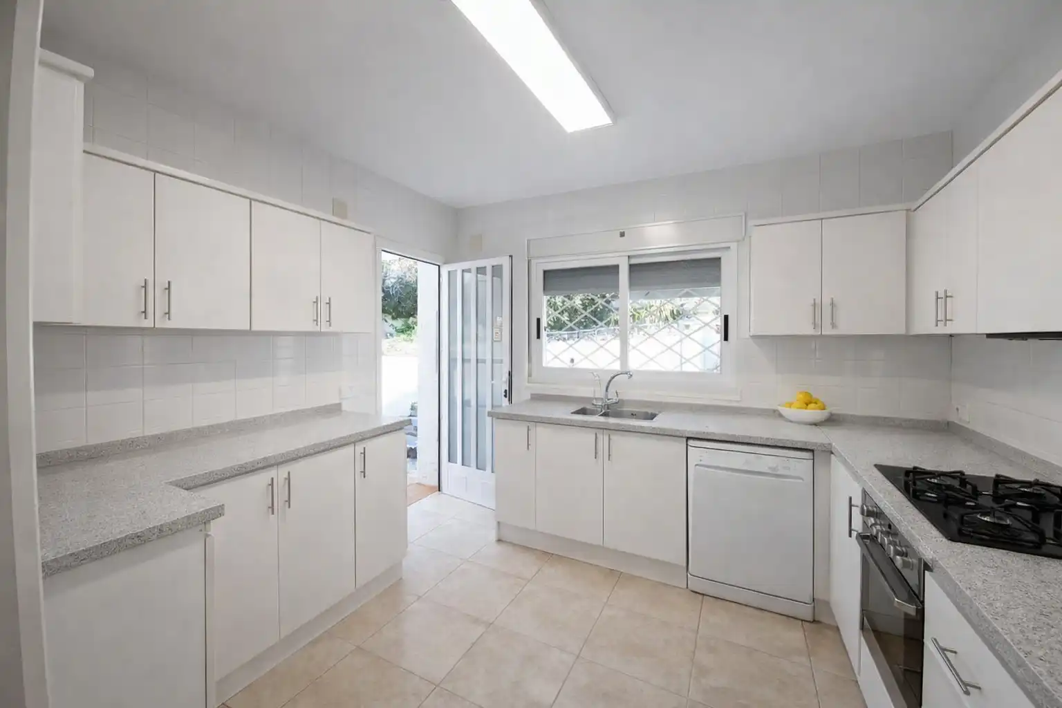 Cocina de Casa o chalet de alquiler en Altea con Aire acondicionado, Calefacción y Jardín privado