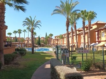 Reihenhaus mit Pool zum Verkauf in Avenida de los Pinares
