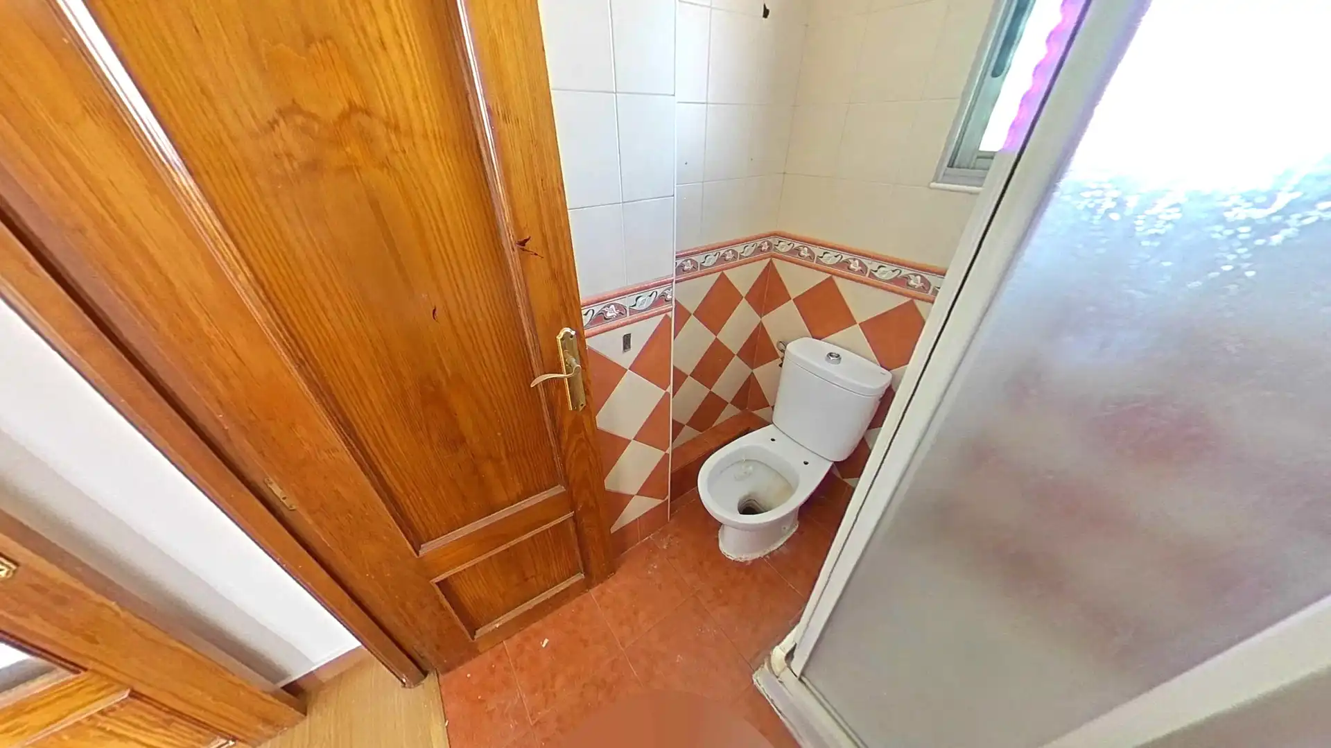 Bathroom of Flat for sale in Córdoba  with Parquet flooring