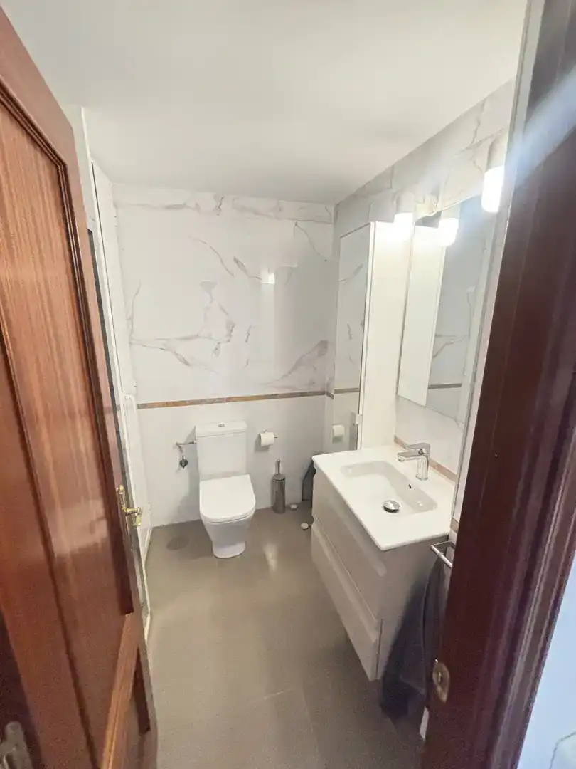 Bathroom of Flat for rent in Torremolinos  with Air Conditioner, Private garden and Swimming Pool