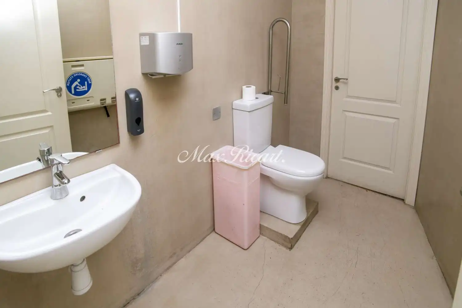 Badezimmer von Gebäude zur Miete in Bruguers