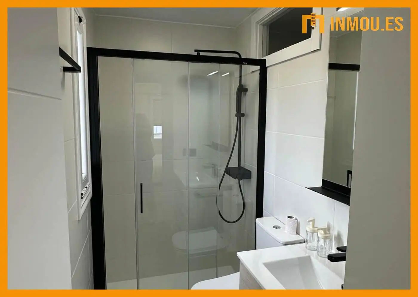 Bany de Apartament de lloguer en Ourense Capital  amb Aire condicionat, Calefacció i Moblat
