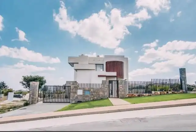 Oportunidad de comprar una espectacular villa en una exclusiva urbanización muy cerquita del mar., imatge 4