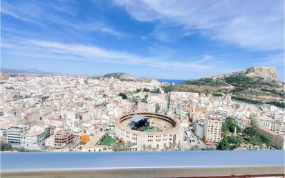 Vista exterior de Pis en venda en Alicante / Alacant amb Aire condicionat, Terrassa i Balcó