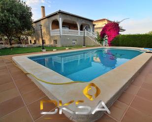 Vista exterior de Casa o xalet en venda en Castellón de la Plana / Castelló de la Plana amb Terrassa i Piscina