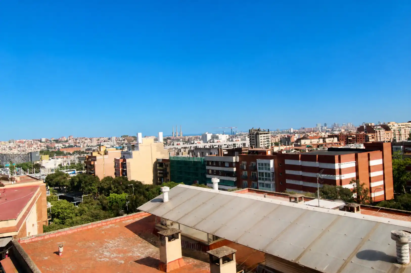 Vista exterior de Pis en venda en Barcelona amb Calefacció i Balcó