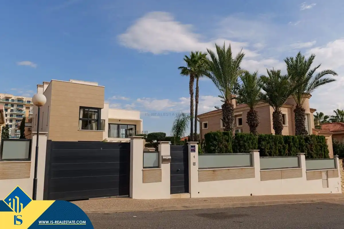 Chalet con piscina en venta en Playa del Acequión, Náufragos y Rocío del Mar, imagen 2