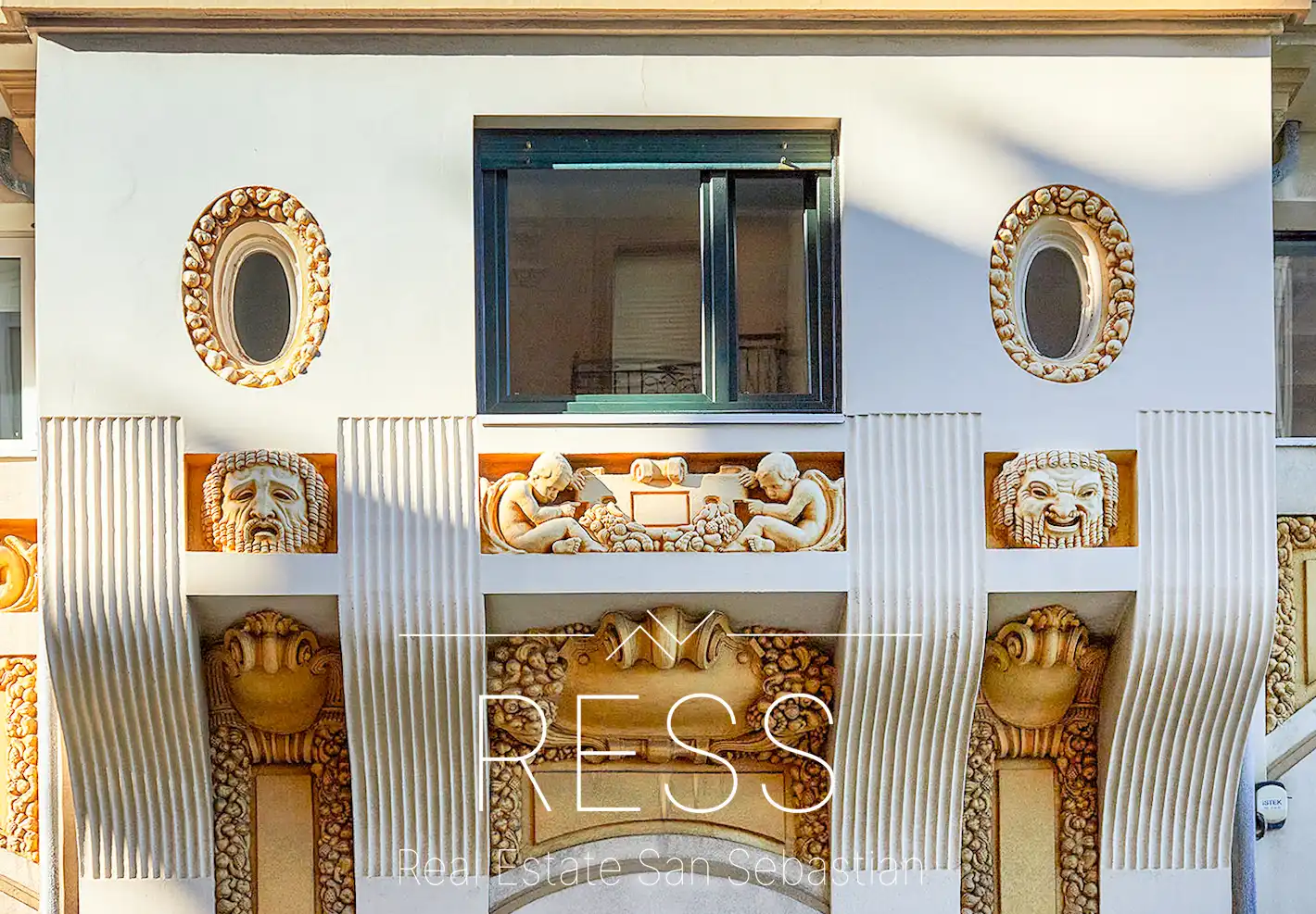 Außenansicht von Wohnung zum Verkauf in Donostia - San Sebastián  mit Heizung, Terrasse und Möbliert