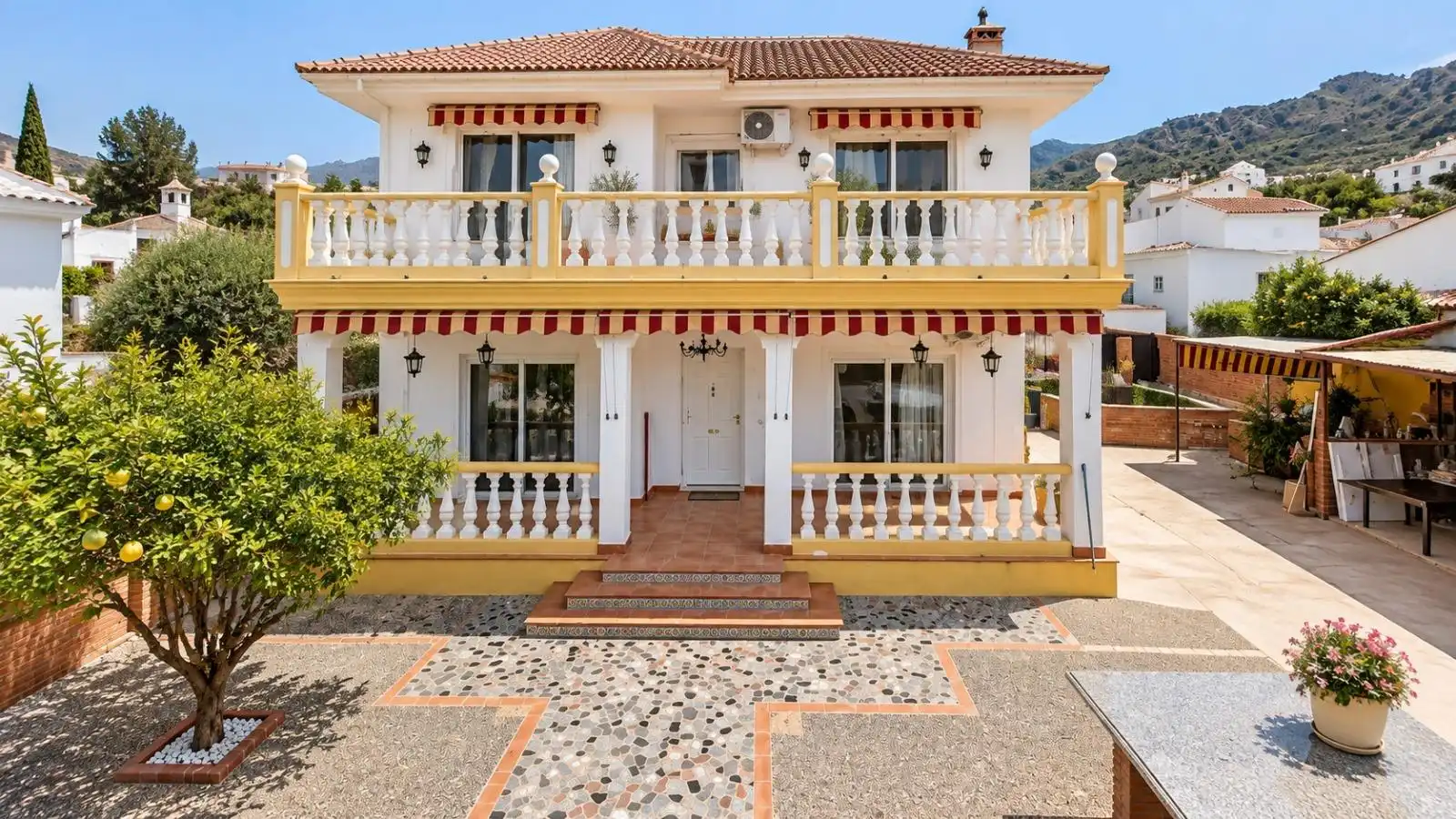 Chalet con piscina en venta en Jardines de Alhaurín - Huerta Alta - Fuensanguínea