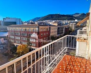 Vista exterior de Pis en venda en  Jaén Capital amb Aire condicionat, Parquet i Terrassa