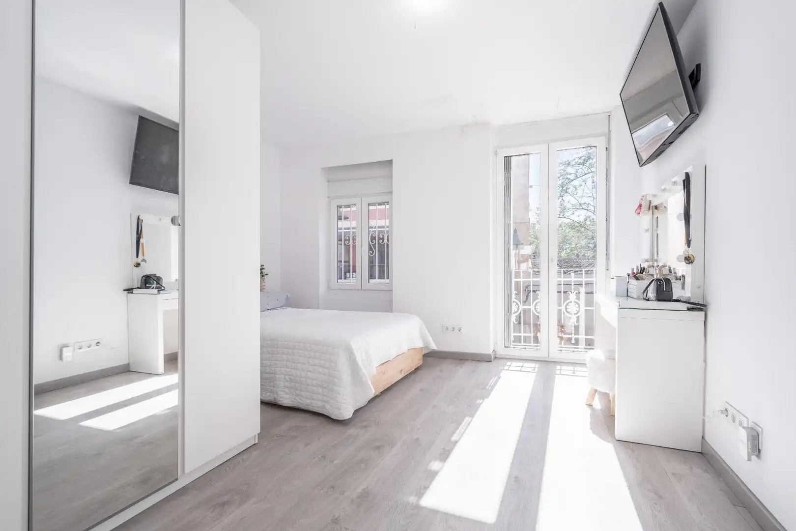 Bedroom of Houses for sale in Valencia  with Private garden, Terrace and Swimming Pool