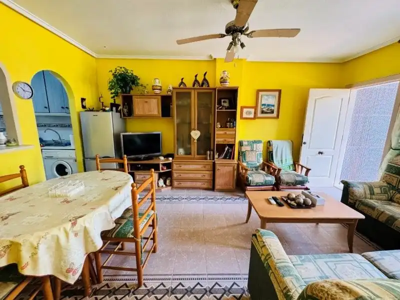 Sala d'estar de Apartament en venda en Guardamar del Segura amb Traster i Piscina comunitària