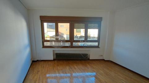 Foto 2 de Piso en venta en Sorribas, 4, Noreña, Asturias