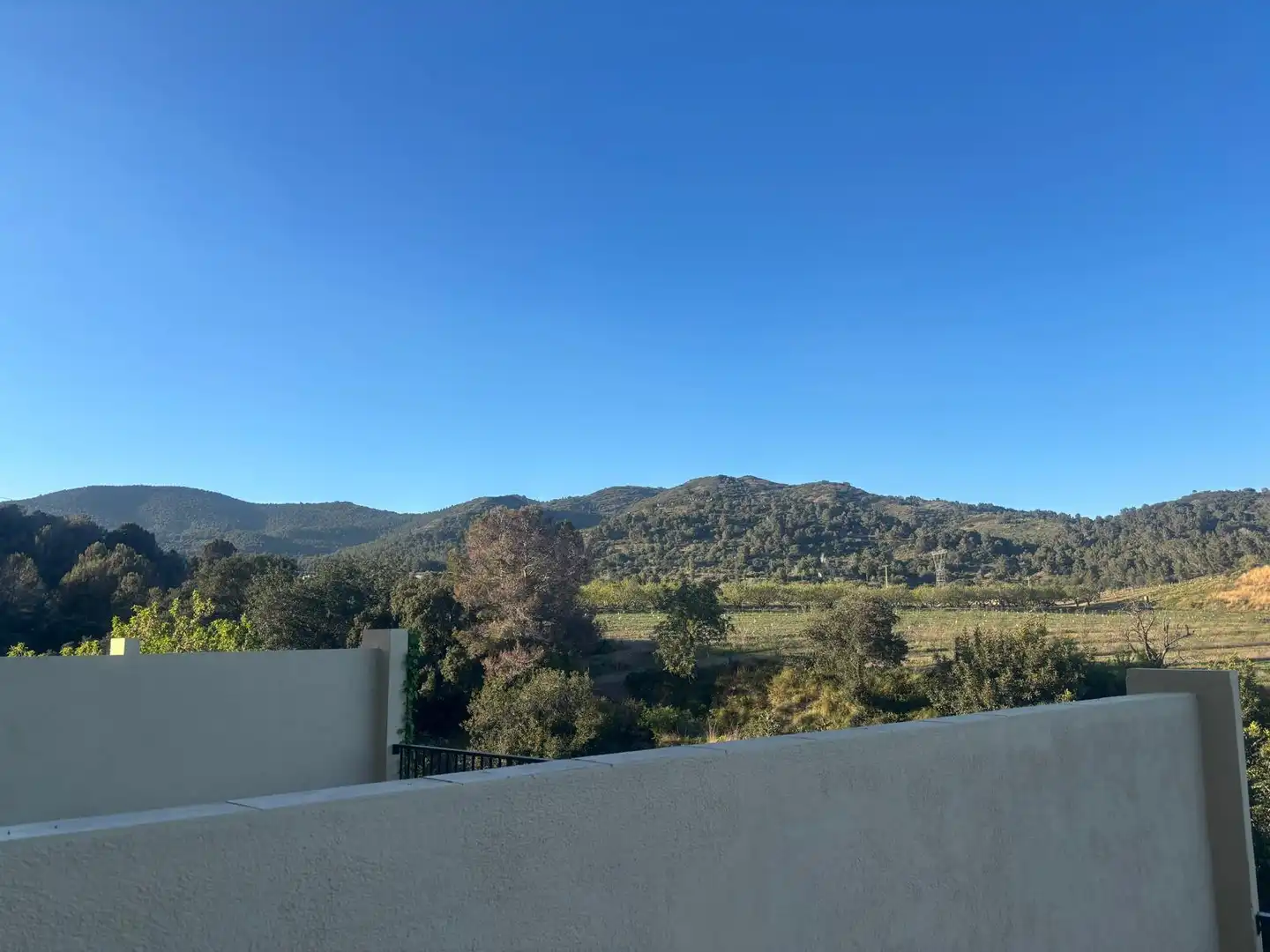 Vista exterior de Casa adosada en venda en Almoster amb Aire condicionat, Calefacció i Jardí privat