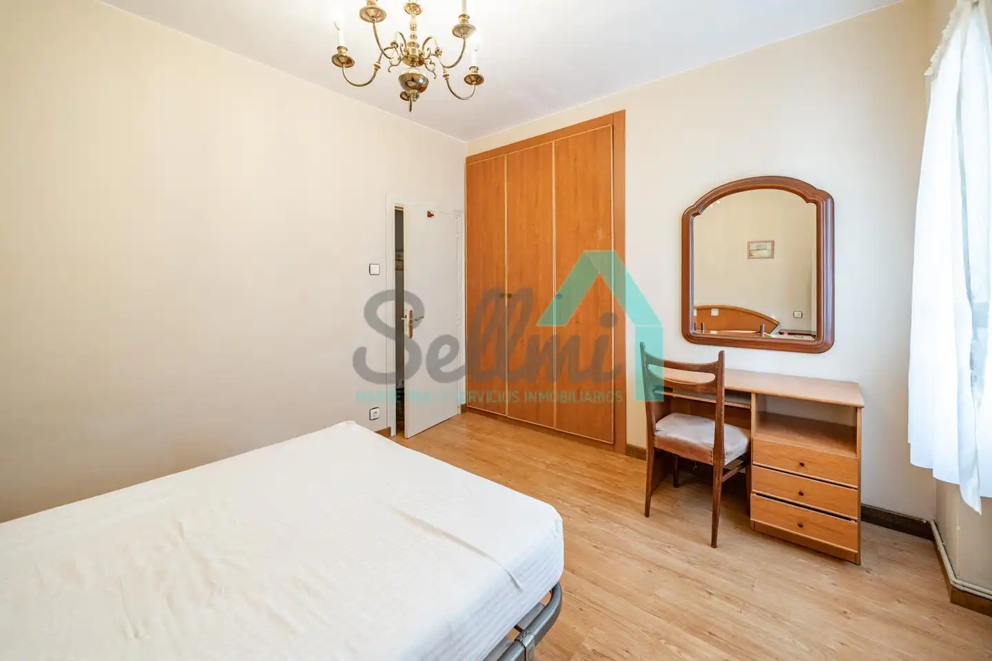 Bedroom of Flat for share in Este