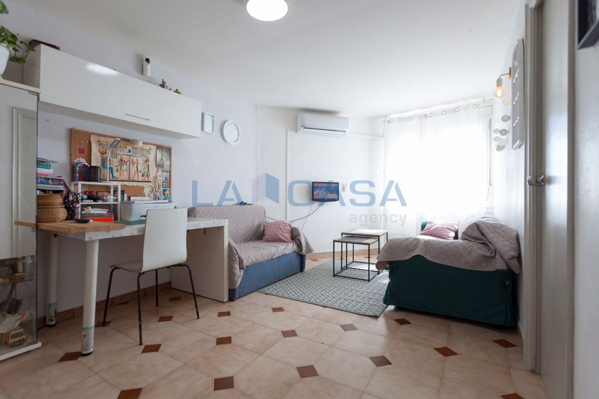 Living room of Flat for sale in L'Hospitalet de Llobregat