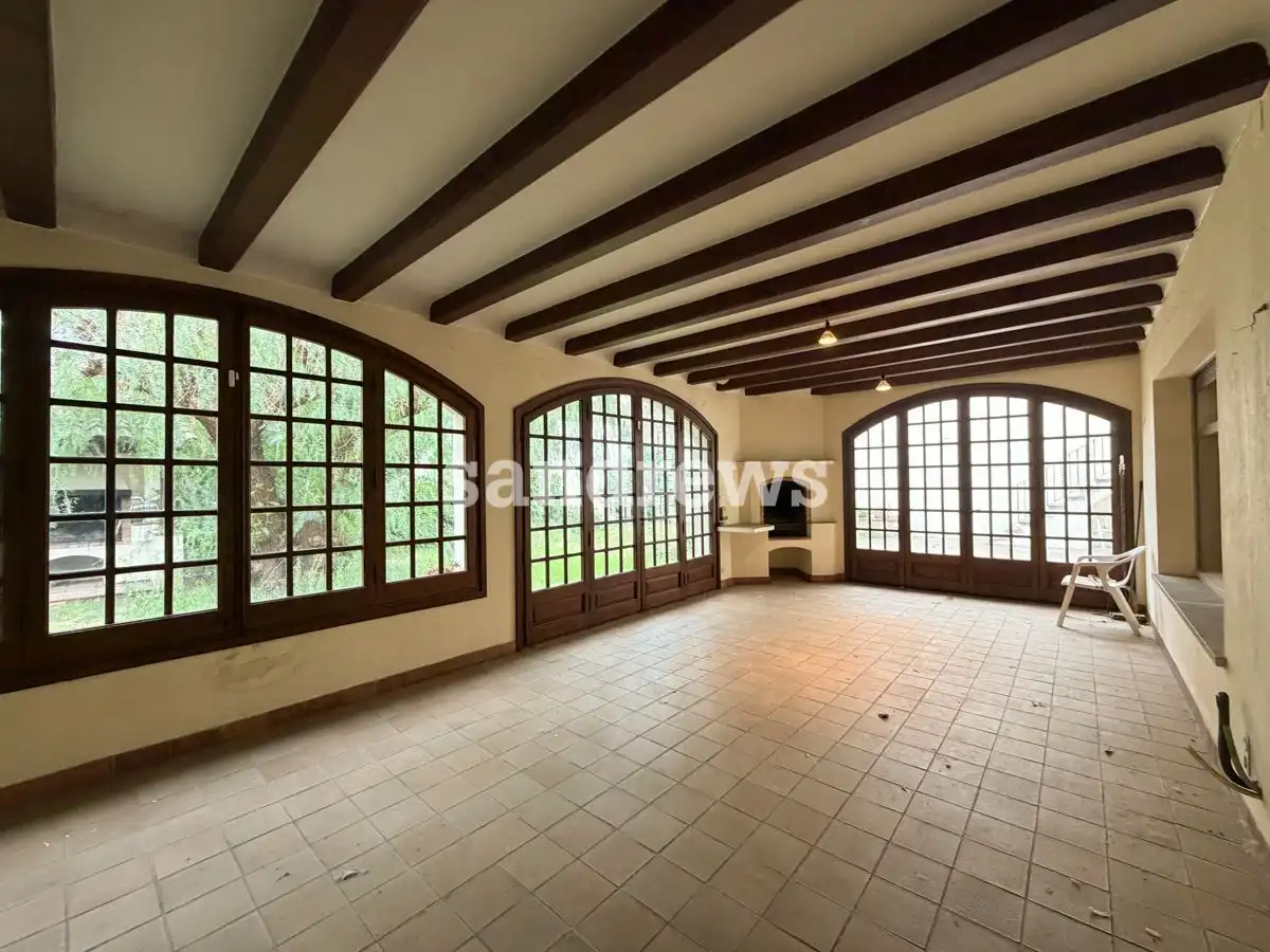 Einfamilien-Reihenhaus zum Verkauf in Figueres mit Heizung, Privatgarten und Terrasse