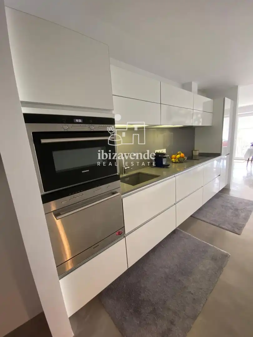 Flat with lift to rent in Ramon Muntaner, imagen 2