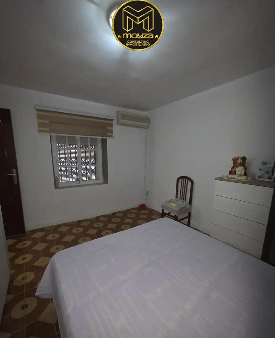 Dormitori de Casa o xalet en venda en Jaén amb Aire condicionat i Terrassa