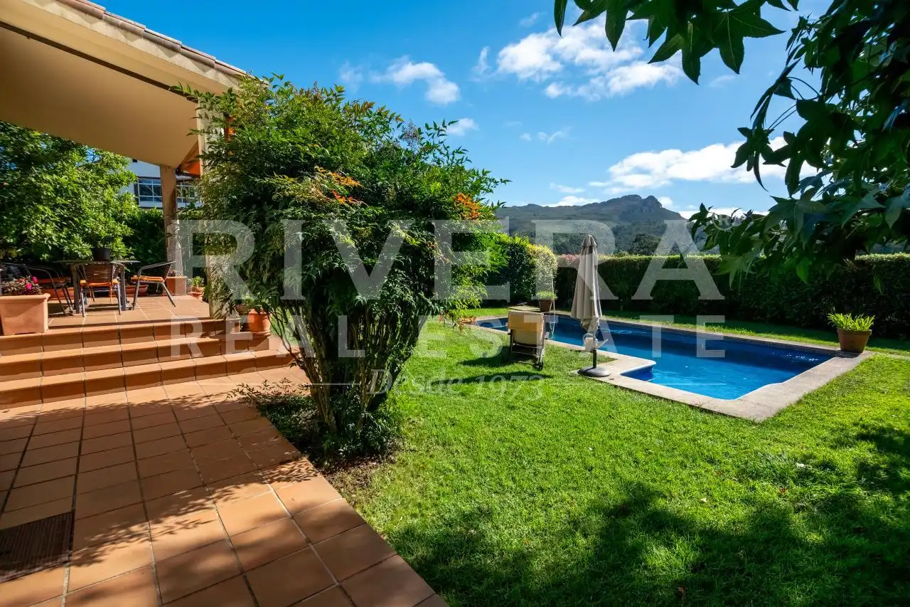 Villa avec piscine à vendre à Charruadas