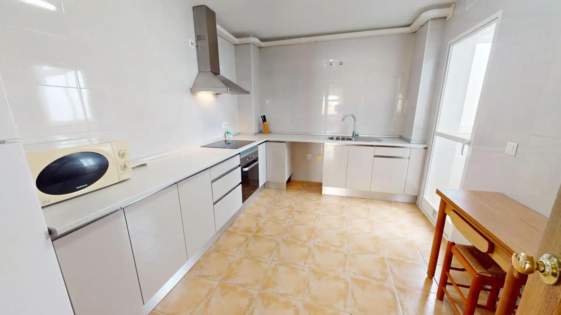 Cuina de Pis de lloguer en Mijas amb Terrassa i Moblat