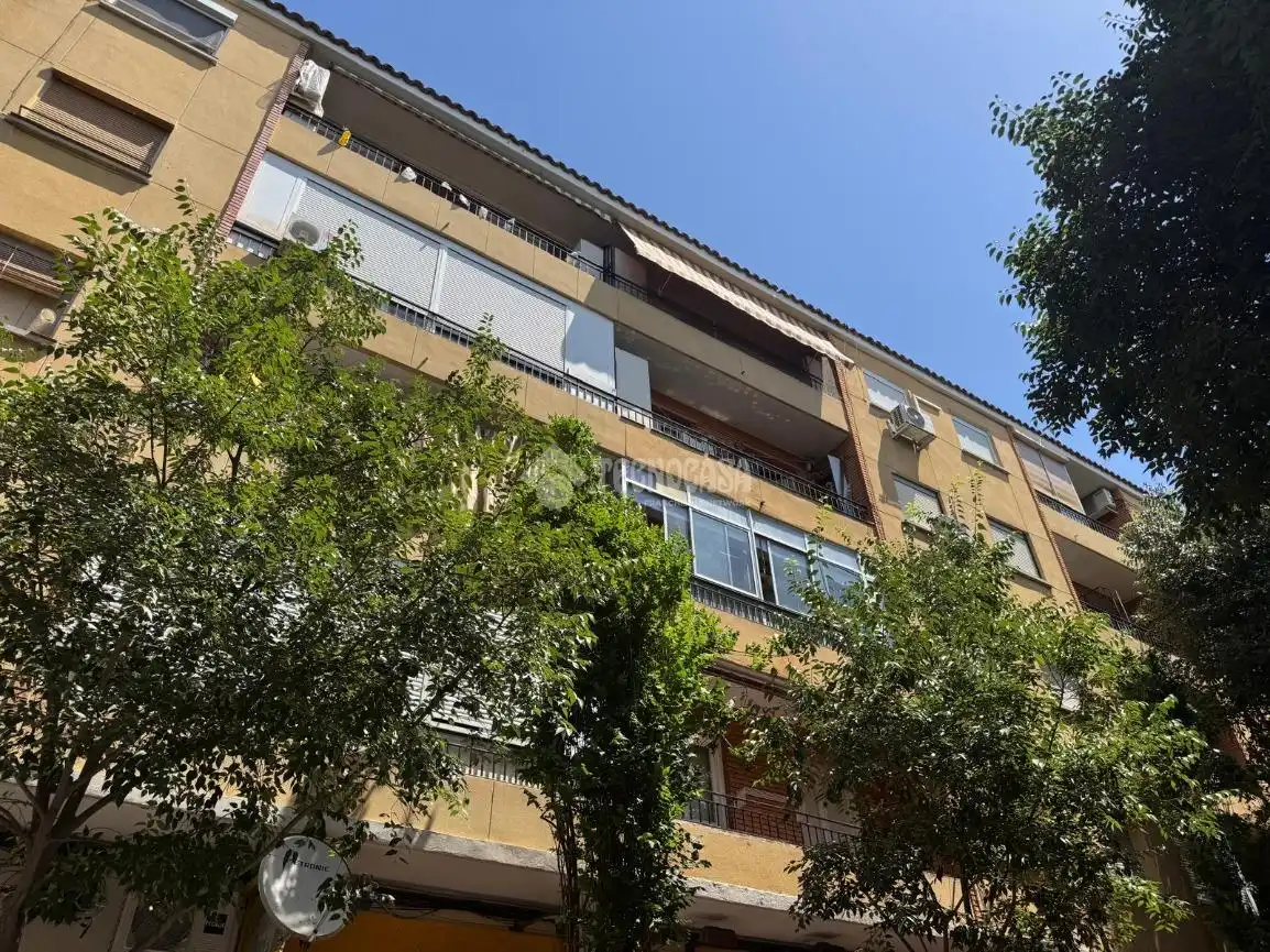 Vista exterior de Piso en venta en Zaragoza con Calefacción y Balcón