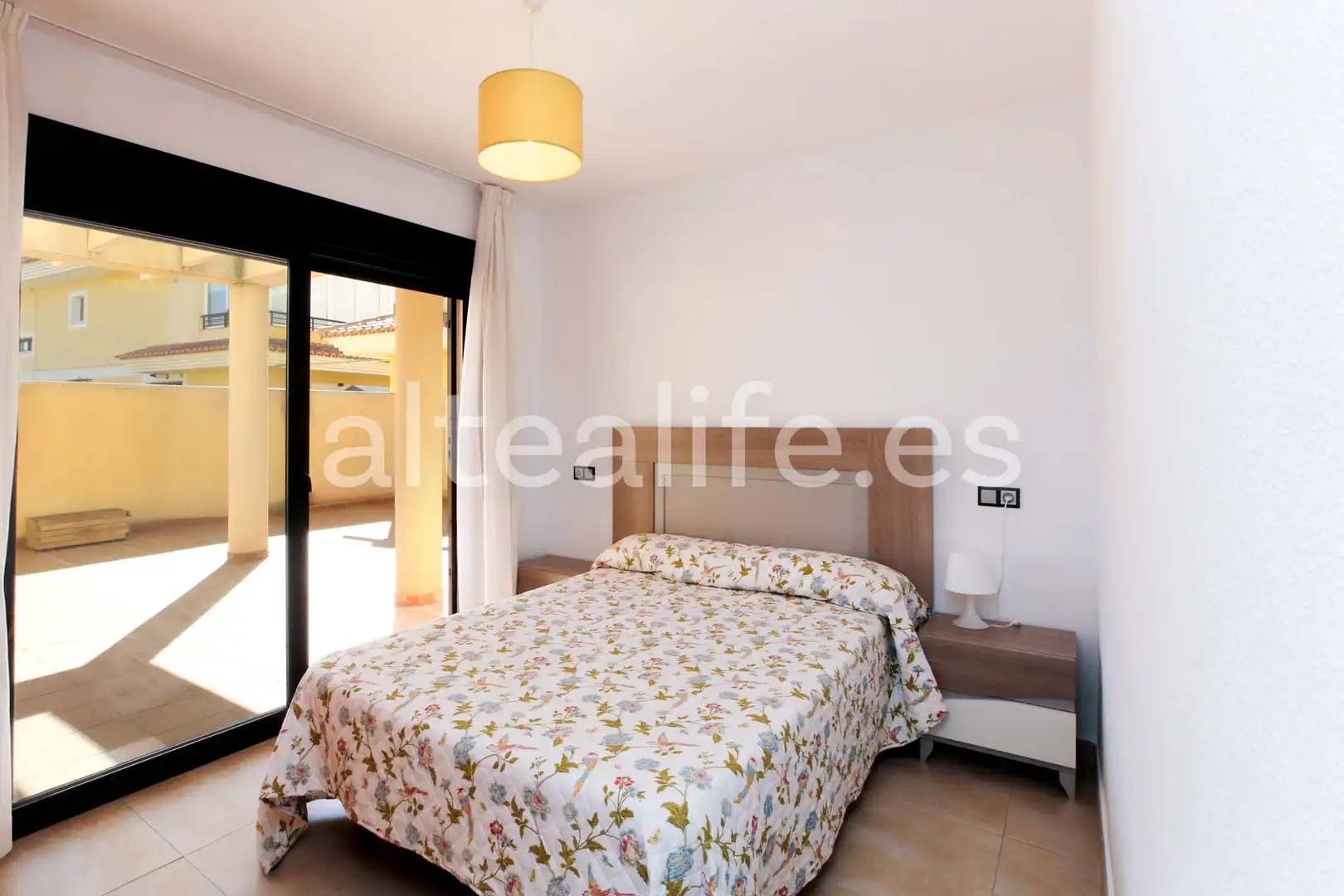 Habitación de Apartamento de alquiler en L'Alfàs del Pi con Aire acondicionado, Terraza y Trastero