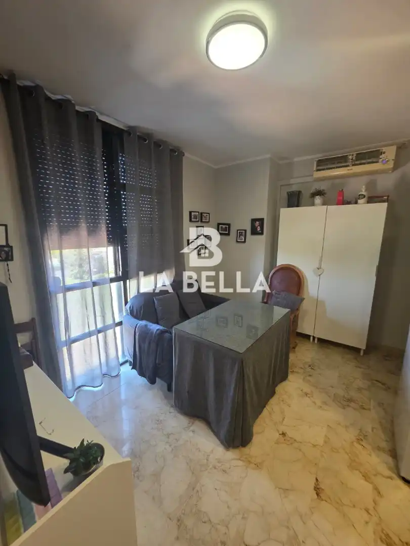 Habitación de Piso en venta en Sevilla con Aire acondicionado y Amueblado