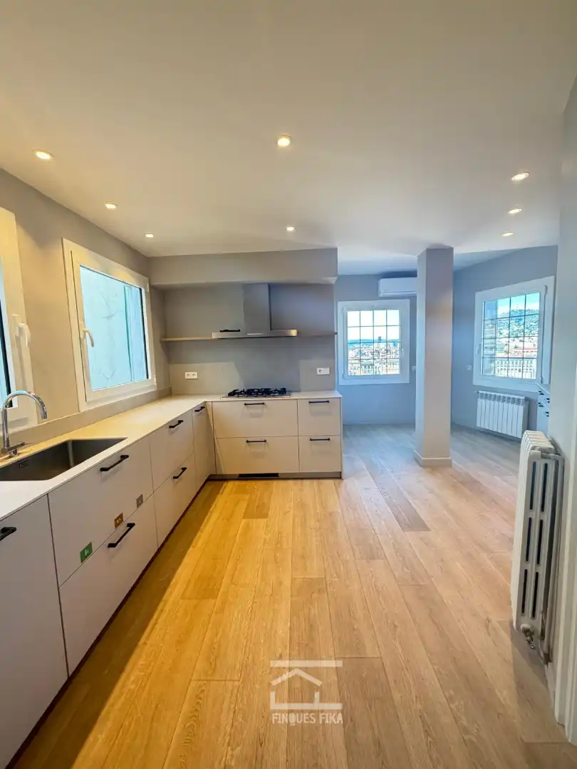 Cocina de Ático de alquiler en Barcelona con Aire acondicionado, Calefacción y Parquet