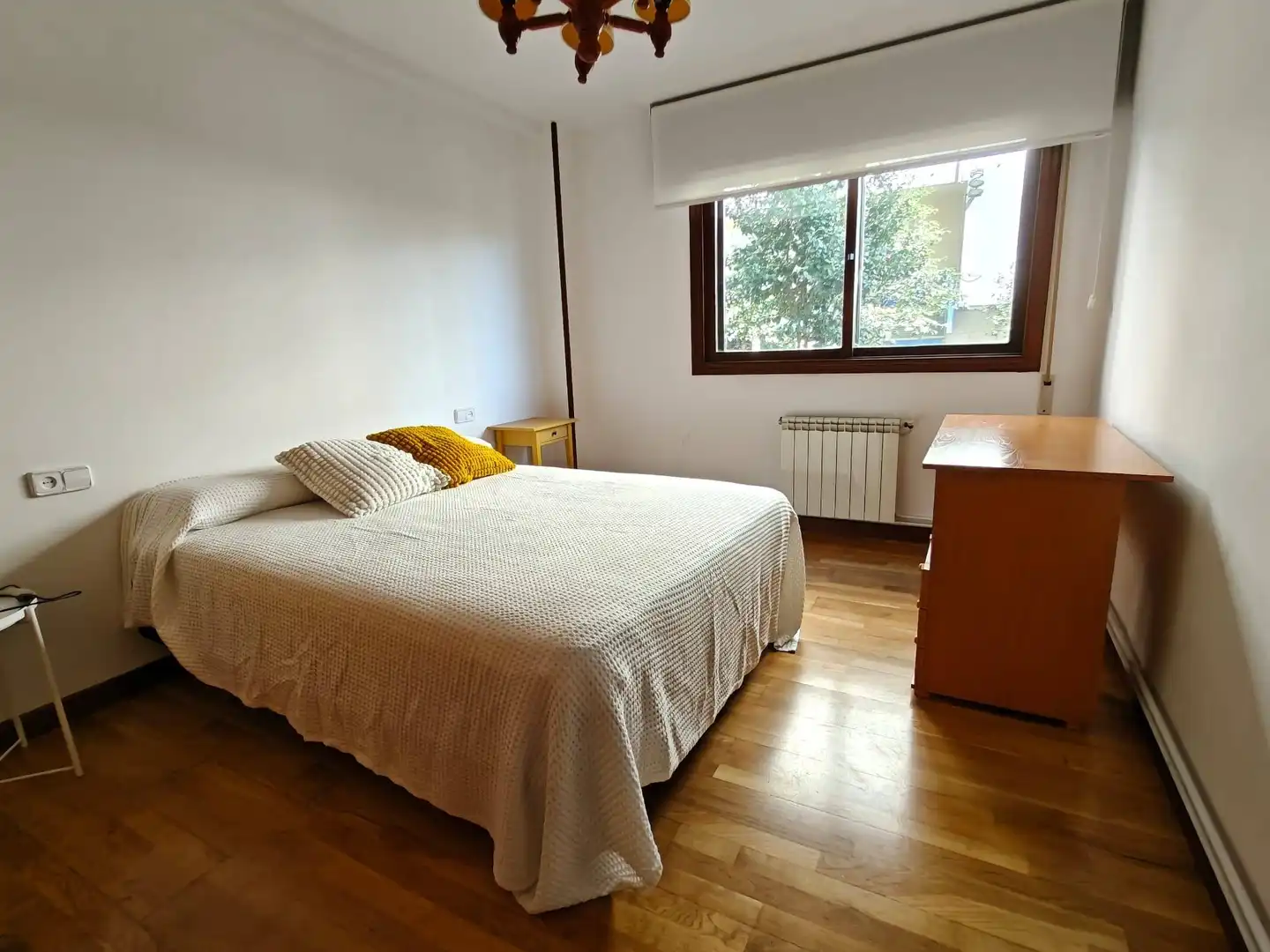 Schlafzimmer von Wohnung zur Miete in Santiago de Compostela  mit Heizung und Abstellraum